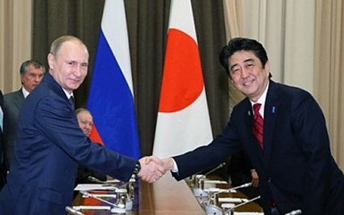 Tổng thống Nga Putin gặp Thủ tướng Nhật Abe