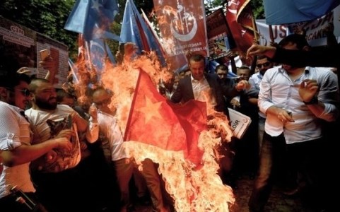 Người biểu tình phản đối Trung Quốc tại Thổ Nhĩ Kỳ 