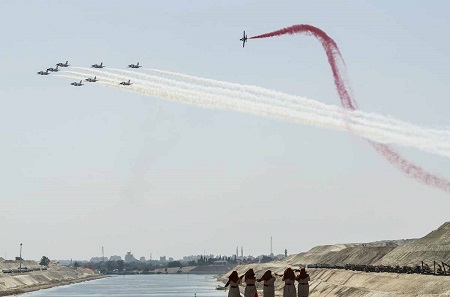 Máy bay nhào lộn trình diễn trong ngày khánh thành kênh đào Suez mở rộng , tin tức mới cập nhật quốc tế 