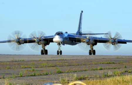 Máy bay ném bom chiến lược Nga lao khỏi đường băng và cháy động cơ, theo tin tức mới cập nhật 