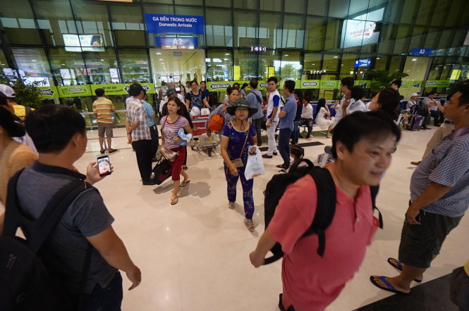 Hành khách tại sân bay Tân Sơn Nhất, TP.HCM chiều 16/6