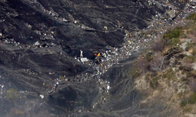 Tin tức mới cập nhật về vụ tai nạn máy bay của Germanwings khiến cả thế giới bàng hoàng