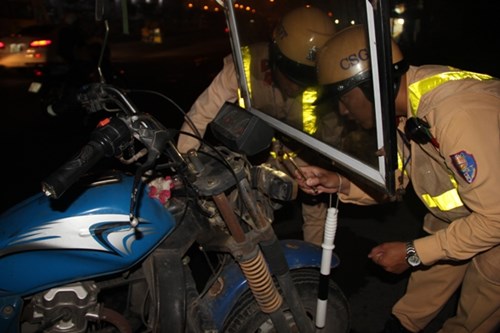 Tin tức mới cập nhật hôm nay cho biết CSGT Hà Nội xử lý nghiêm xe mô tô cũ nát