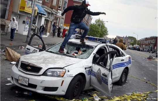 Bạo loạn bùng phát tại Baltimore