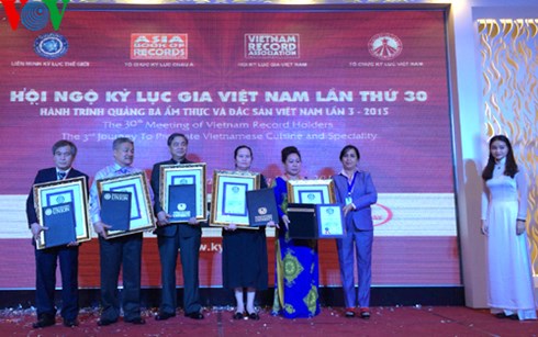 Tin tức mới cập nhật hôm nay đề cập đến Việt Nam có thêm 5 kỷ lục thế giới