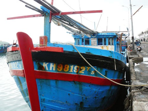 Tin tức mới cập nhật hôm nay: Tàu cá KH-98192 TS đang neo đậu tại cảng cá Hòn Rớ sau 10 ngày bị cướp
