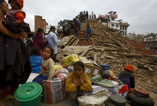 Nepal tan hoang sau động đất. Ảnh Reuters