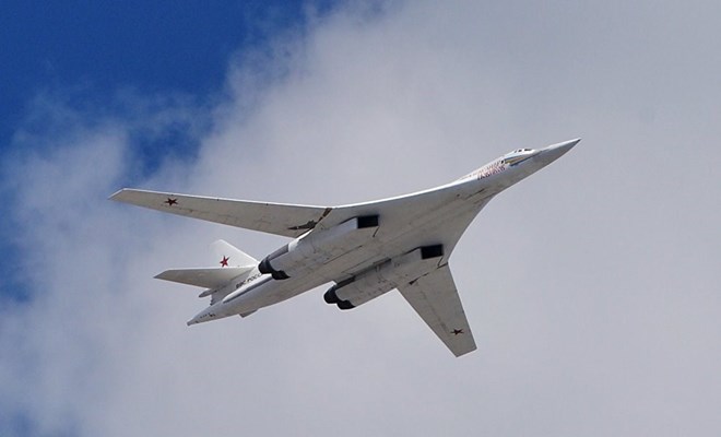 Máy bay ném bom chiến lược Tupolev Tu-160 của Nga
