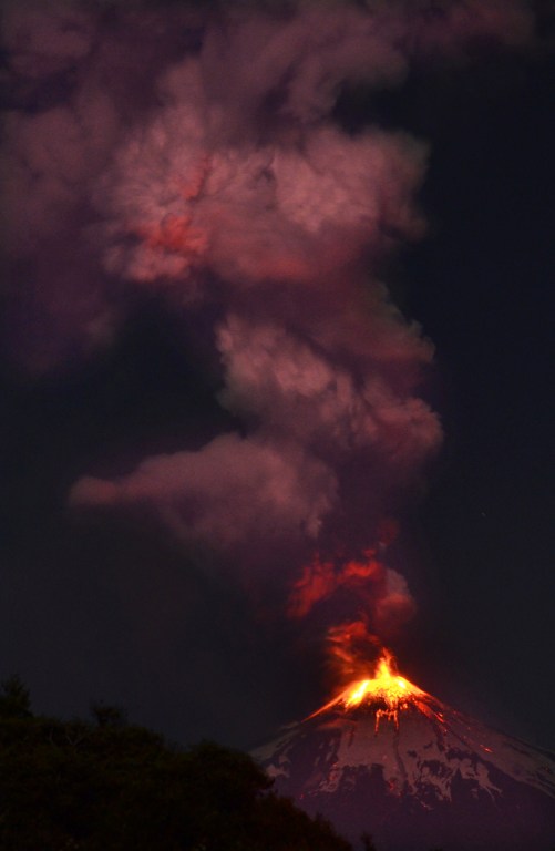 Núi lửa tại Chile phun trào khiến hơn 3.000 người phải sơ tán