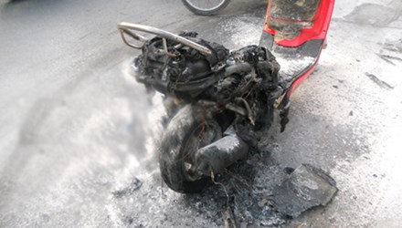 Tin tức mới nhất xe Atila bất ngờ bốc cháy khi đang lưu thông trên đường