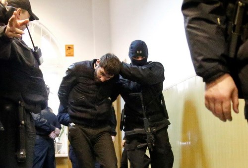 Cảnh sát bắt giữ Zaur Dadayev,một trong năm nghi phạm có liên quan đến vụ ám sát ông Boris Nemtsov