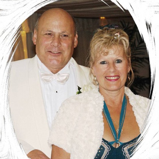 Ông Gregory gặp Teresa Gilbertson sau một bữa tiệc khiêu vũ Ông Gregory gặp Teresa Gilbertson sau một bữa tiệc khiêu vũ