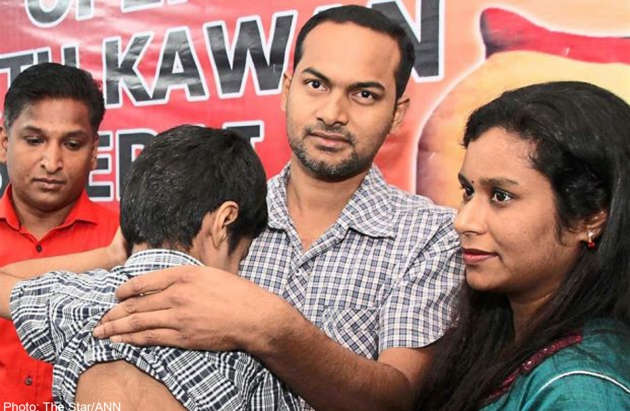 Tin tức mới nhất cho biết hình ảnh S. Jellinah Swari và chồng cùng cậu con trai yếu ớt