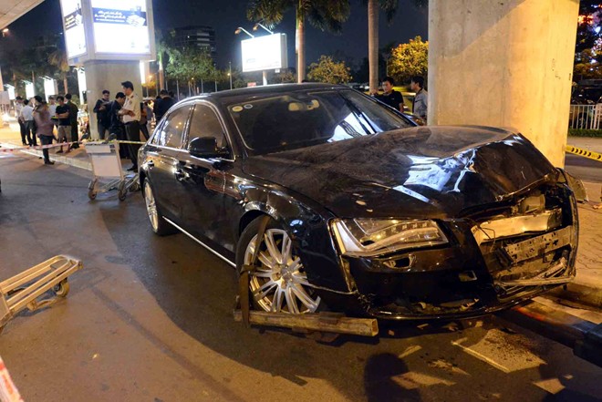 Tin tức mới nhất về vụ tai nạn Audi mất lái đâm 10 người bị thương, tài xế là cháu Hồ Ngọc Hà