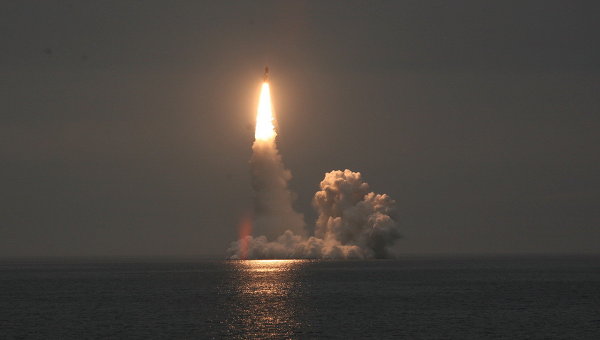 Tên lửa Bulava được phóng lên từ tàu ngầm lớp Burey