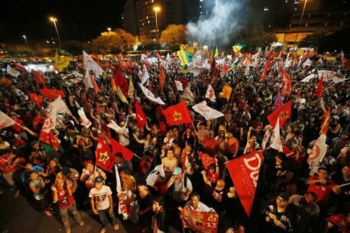 Người dân Brazil ăn mừng đương kim Tổng thống Dilma Rousseff tái đắc cử
