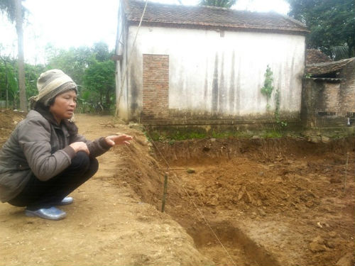 Tin tức mới nhất, khi đang đào móng tìm nhà, gia đình bà diệp phát hiện một hố chôn tập thể