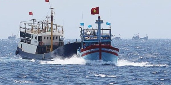 Tin tức mới nhất Bộ đội Biên phòng Đà Nẵng vừa tiến hành truy đuổi một tàu cá Trung Quốc đánh bắt sâu trong vùng biển Việt Nam