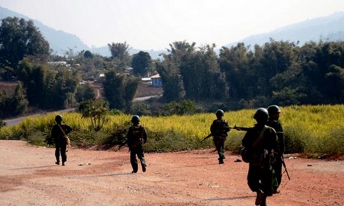 Sau vụ ném bom, quân đội Trung Quốc tuần tra gắt gao khu vực biên giới Trung Quốc và Myanmar