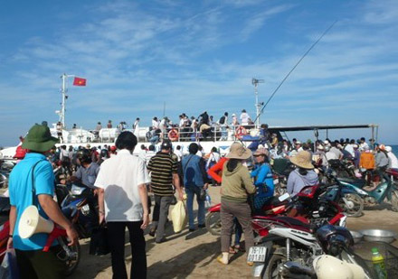 Tin tức mới nhất cho du khách muốn ra đảo Lý Sơn du lịch, tàu đang 'cháy chỗ'