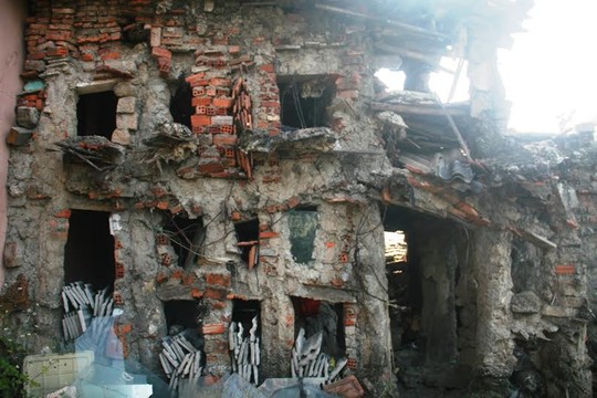 Căn nhà xiêu vẹo xây dựng suốt 35 năm của dị nhân đất Quảng Nam khiến người ngoài không khỏi ớn lạnh