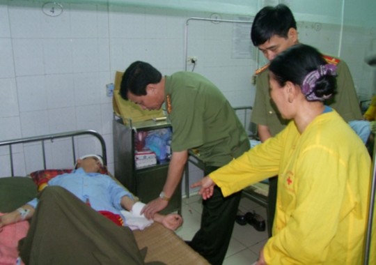 Những tin tức pháp luật mới nhất trong ngày đề cập đến vụ một công an xã ở Bình Định bị con bạc chứm trọng thương