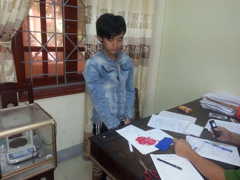 Bắt giữ đối tượng buôn cả ngàn viên ma túy ở Nghệ An là một trong những tin pháp luật 24h qua