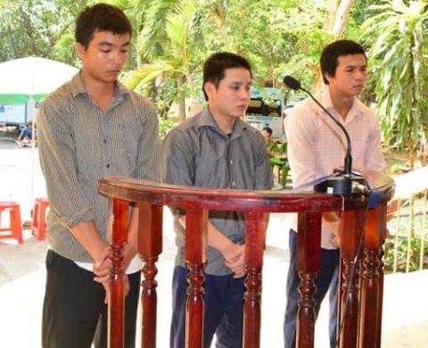 Trong những tin pháp luật online hôm nay có vụ 3 kẻ ‘xúc phạm quốc kỳ’ ở Tây Ninh