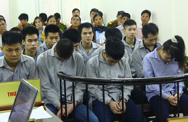 Trong mục tin tức pháp luật 24h qua có vụ cô gái cùng đồng bọn truy sát người ở Ba Vì, Hà Nội
