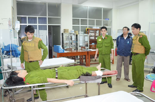 Những tin tức pháp luật mới nhất hôm nay đề cập đến vụ 2 công an tỉnh Đắk Nông bị đâm trọng thương khi làm nhiệm vụ
