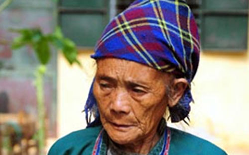 Bà lão 73 tuổi giật dao đoạt mạng chồng ở Hà Giang là tin pháp luật online mới nhất trong ngày