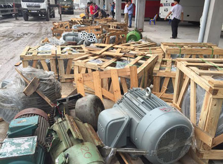 Trong những tin tức pháp luật mới nhất hôm nay có vụ tạm giữ hơn 150 tấn thiết bị máy thải từ Trung Quốc