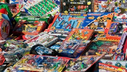 Số h&agrave;ng h&oacute;a kh&ocirc;ng r&otilde; xuất xứ n&oacute;i tr&ecirc;n chủ yếu l&agrave; đồ chơi trẻ em, theo những tin ph&aacute;p luật 24h qua