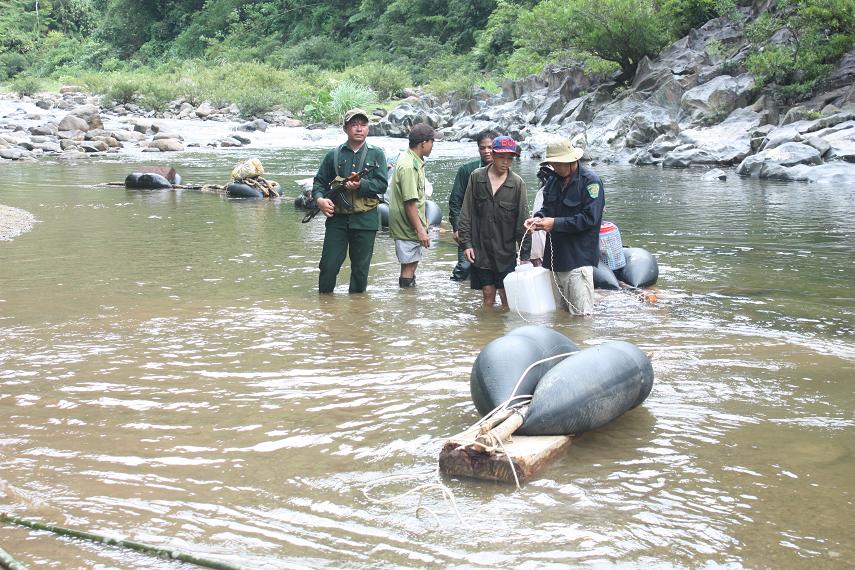 3 đối tượng đ&atilde; bị bắt giữ v&igrave; h&agrave;nh vi vận chuyển gỗ tr&aacute;i ph&eacute;p