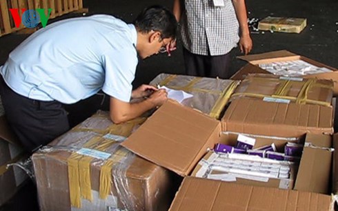 Thu giữ số lượng lớn thuốc tân dược nhập lậu ở Tân Sơn Nhất là một trong những tin pháp luật online mới nhất trong ngày
