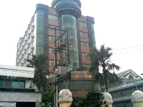 Trong những tin pháp luật 24h qua có vụ bắt giữ chủ khách sạn lớn nhất Cà Mau vì hành vi mua dâm trẻ em