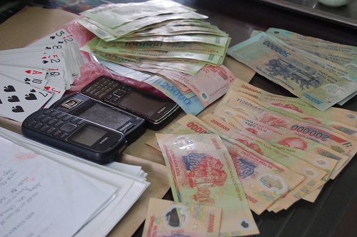 Phạt tù 3 nhà sư đánh bạc trong chùa Hải Vân Sơn (Đà Nẵng) là một trong những tin tức pháp luật online mới nhất trong ngày