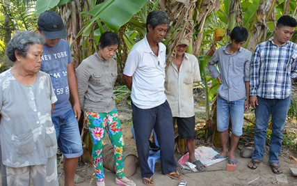  bắt giữ hàng chục đối tượng đánh bạc bằng hình thức lắc tài xỉu “núp” trong vườn dừa