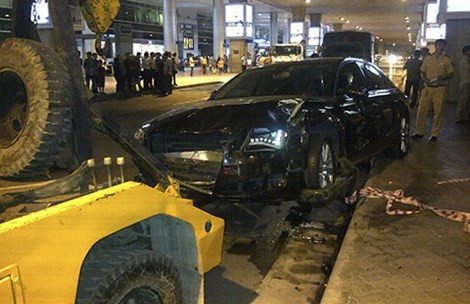 Vụ siêu xe đón Hà Hồ gây tai nạn là điểm nhấn trong những tin tức pháp luật mới nhất hôm nay