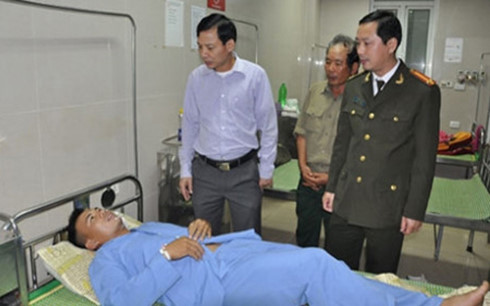 Lãnh đạo công an tỉnh Ninh Bình thăm hỏi ông Phạm Văn Tuyên