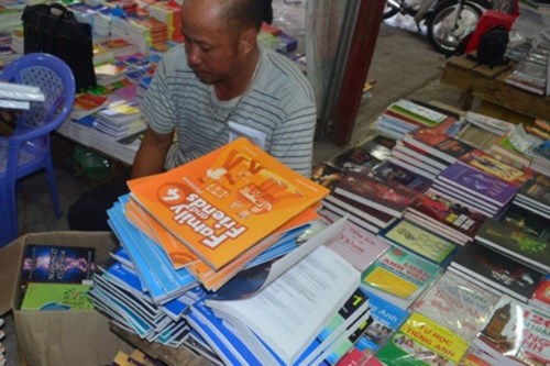 Thu giữ hơn 1.600 cuốn sách lậu tại nhà sách Nam Liên, Hà Nội là một trong những tin pháp luật 24h qua
