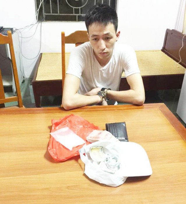 Bắt đối tượng mang ma túy từ Hà Nội vào Thanh Hóa tiêu thụ là một trong những tin pháp luật mới nhất hôm nay. Ảnh: 
