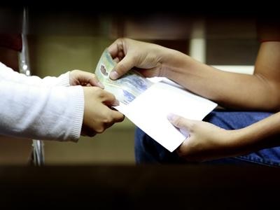 Khởi tố hai cán bộ thú y nhận hối lộ ở Kiên Giang là một trong những tin pháp luật online nổi bật trong ngày