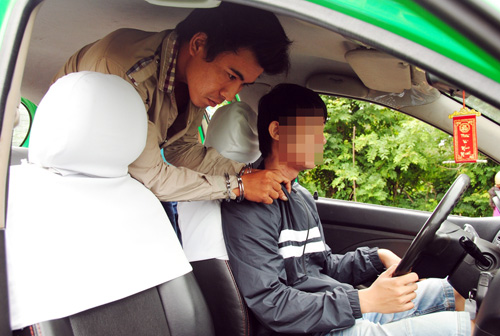 Những tin tức pháp luật trong ngày đề cập đến vụ ép tài xế taxi viết giấy nợ ở Hà Nội
