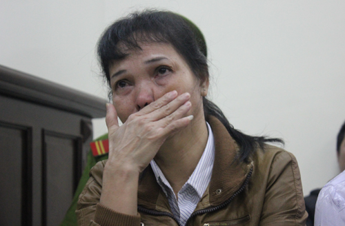 Trong những tin tức pháp luật mới nhất hôm nay có vụ mẹ kế bán con chồng sang Trung Quốc với giá 20 triệu đồng