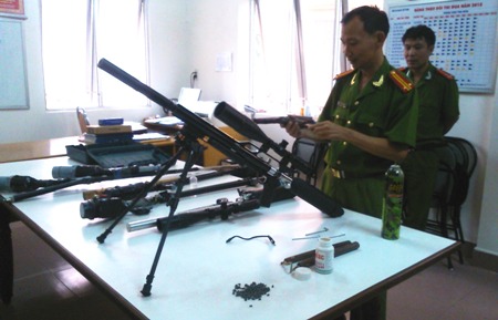Trong những tin tức pháp luật mới nhất hôm nay có vụ phát hiện hàng loạt vụ tàng trữ vũ khí trái phép ở Lâm Đồng
