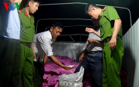 Bắt vụ vẩn chuyển trái phép 2 tấn thuốc nổ công nghiệp ở Quảng Ninh là một trong những tin pháp luật 24h qua