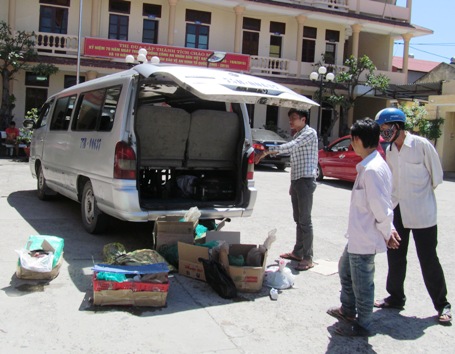 Những tin pháp luật mới nhất hôm nay đề cập đến vụ CSGT Quảng Bình bắt giữ xe khách chở lậu động vật hoang dã
