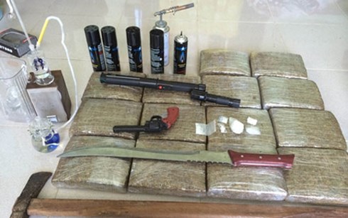 Trong những tin pháp luật 24h qua có vụ triệt phá ‘đại lý’ ma túy khủng trang bị vũ khí, camera cảnh giới ở Huế