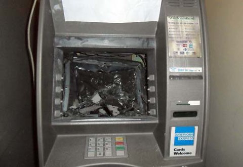 Vụ phá trụ ATM lấy trộm 380 triệu đồng là điểm nhấn của mục tin tức pháp luật mới nhất hôm nay